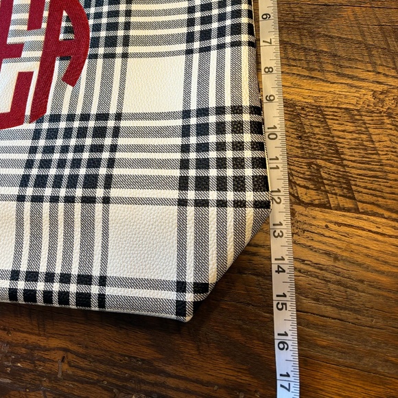 Thirty One Brand Large Shoulder Tote - help me find someone with HEA… - Picture 3 of 14